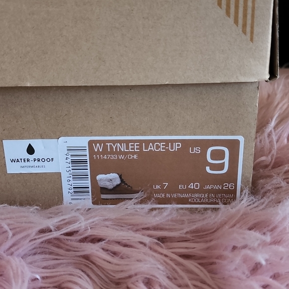 Boots - Picture 7 of 8